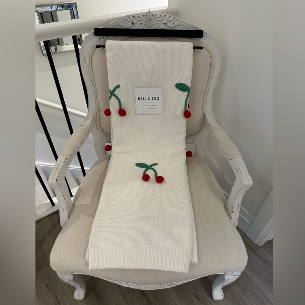 🍒 Bella Lux Ivory Crocheted Cherries Soft Knit Throw NWT